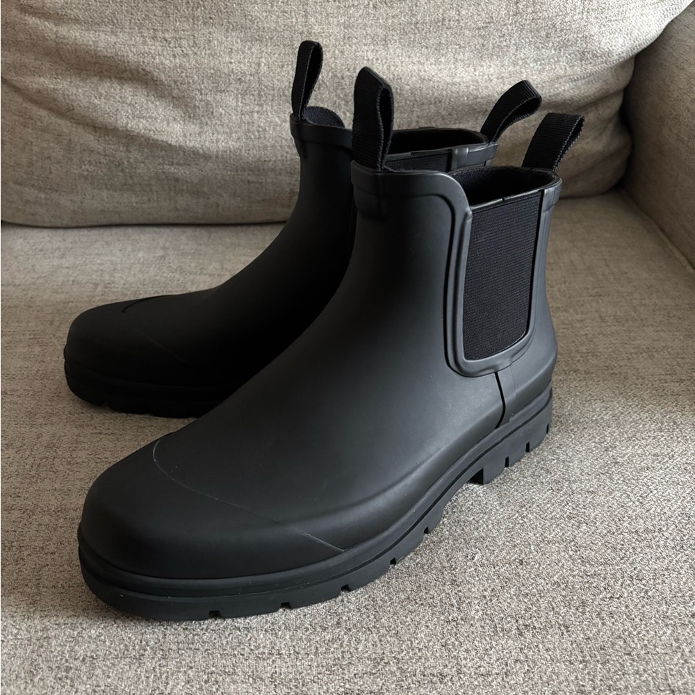 Black rubber ankle boots